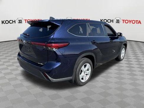 Used 2023 Toyota Highlander LE image 8
