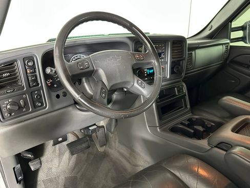 Used 2004 Chevrolet Avalanche 2500 w/ Preferred Equipment Group AWD/4WD image 9