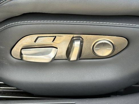 Used 2019 Lexus LS 500 w/ Luxury Package RWD image 20