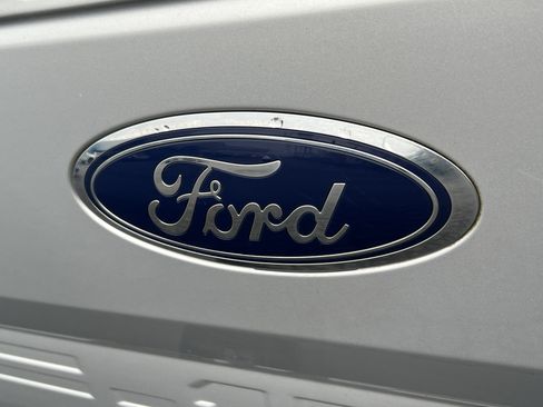 Used 2018 Ford F150 Lariat w/ Equipment Group 502A Luxury image 8