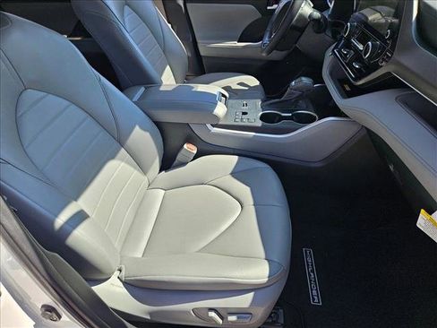 Used 2024 Toyota Highlander XLE image 20
