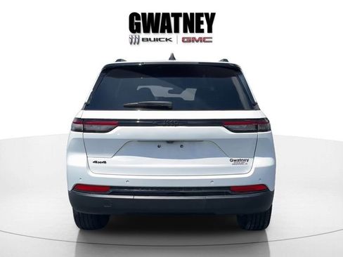 Used 2024 Jeep Grand Cherokee Altitude AWD/4WD image 6