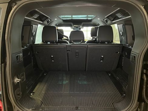 Used 2024 Land Rover Defender 110 X-Dynamic SE image 22