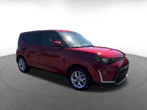 Used 2025 Kia Soul LX w/ LX Technology Package FWD image 3
