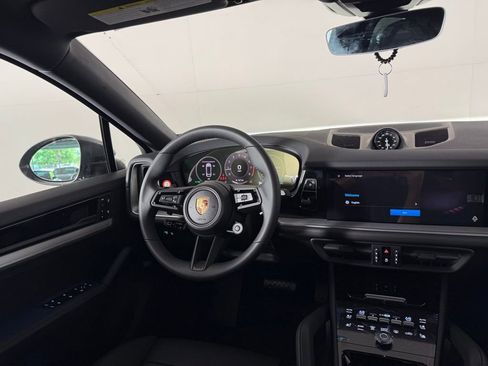 New 2025 Porsche Cayenne Coupe image 19