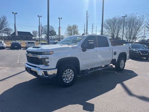 Used 2025 Chevrolet Silverado 2500 LT image 11