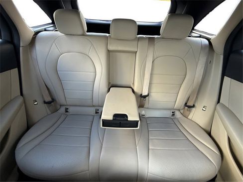 Used 2018 Mercedes-Benz GLC 300 4MATIC w/ Premium Package image 15