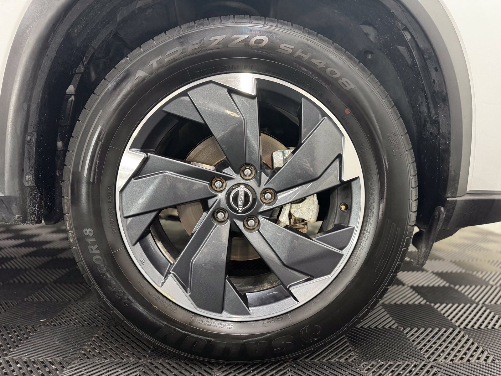 Certified 2025 Nissan Rogue SV AWD/4WD image 9