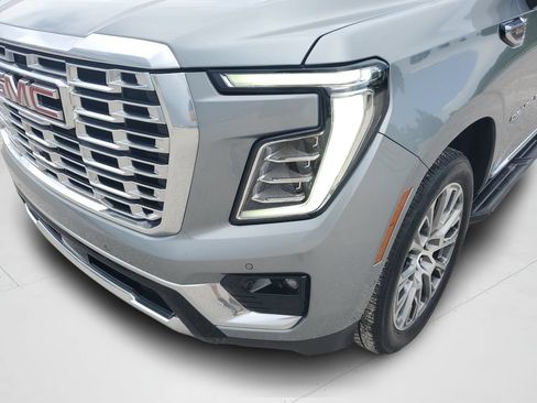 Used 2025 GMC Yukon Denali AWD/4WD image 9