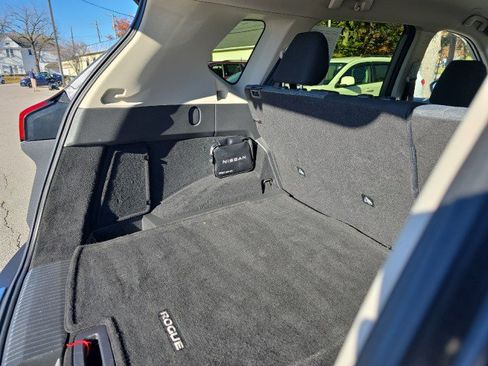 Used 2023 Nissan Rogue SV image 33