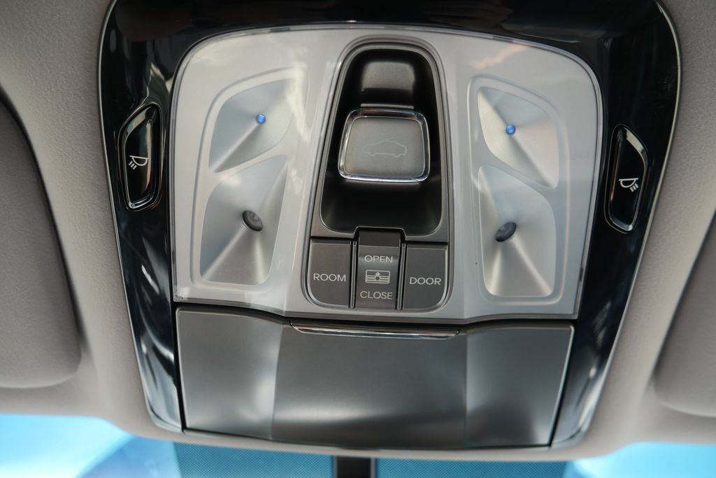 Used 2014 Hyundai Azera Limited w/ Option Group 02 FWD image 14
