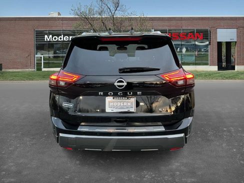 Certified 2025 Nissan Rogue SL w/ Tech Package image 3