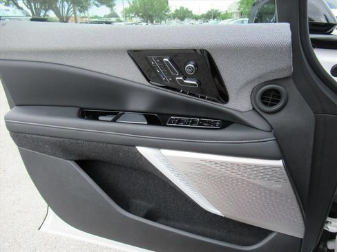 Certified 2025 Cadillac Optiq Luxury 2 w/ LPO, Floor Liner Package AWD/4WD image 19