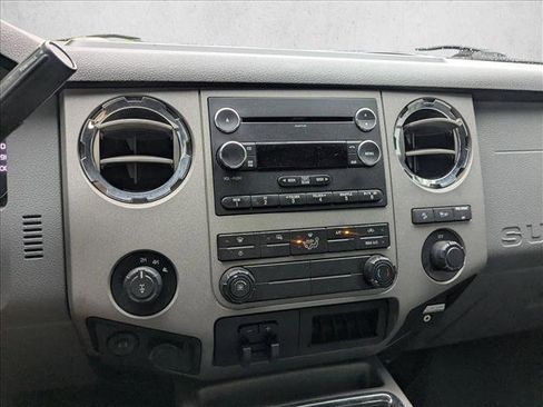 Used 2016 Ford F250 XLT w/ XLT Premium Package AWD/4WD image 8
