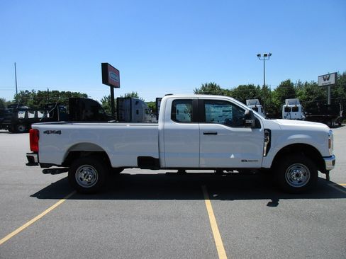 New 2026 Ford F250 XL w/ XL Chrome Package AWD/4WD image 6