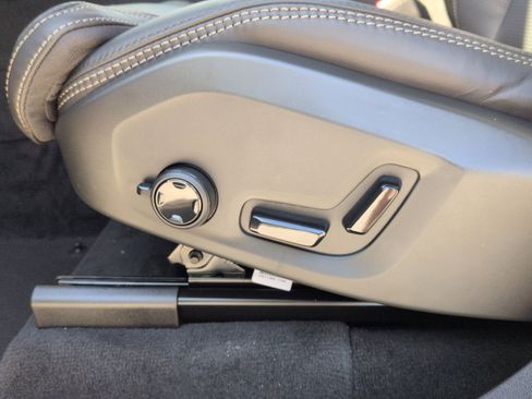 New 2026 Volvo XC90 B6 Ultra image 14