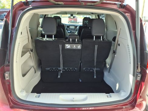 Used 2020 Chrysler Pacifica Touring-L Plus FWD image 20