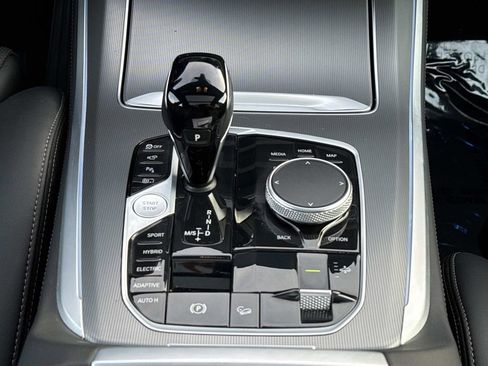 Used 2023 BMW X5 xDrive45e w/ Parking Assistance Package AWD/4WD image 17