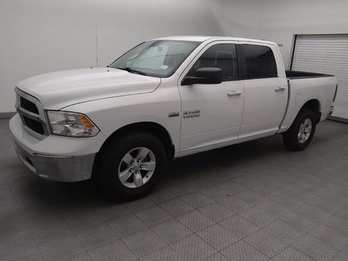 Used 2017 RAM 1500 Classic SLT AWD/4WD image 2