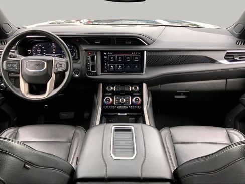 Used 2024 GMC Yukon XL Denali AWD/4WD image 16
