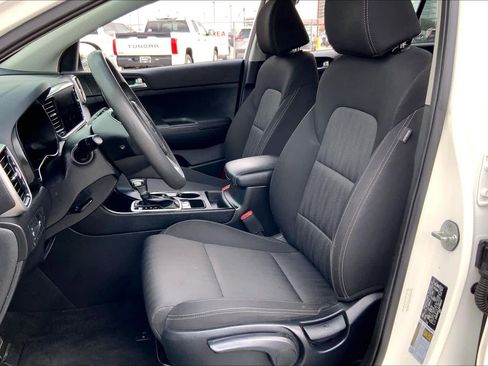 Used 2022 Kia Sportage LX image 7