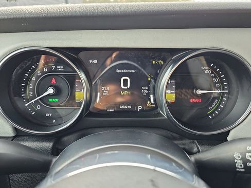 Used 2022 Jeep Wrangler Unlimited Sahara image 24