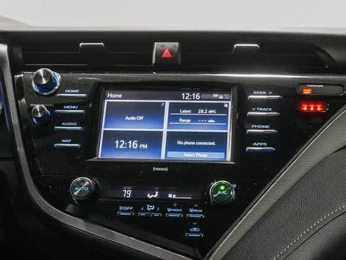 Certified 2020 Toyota Camry SE image 15