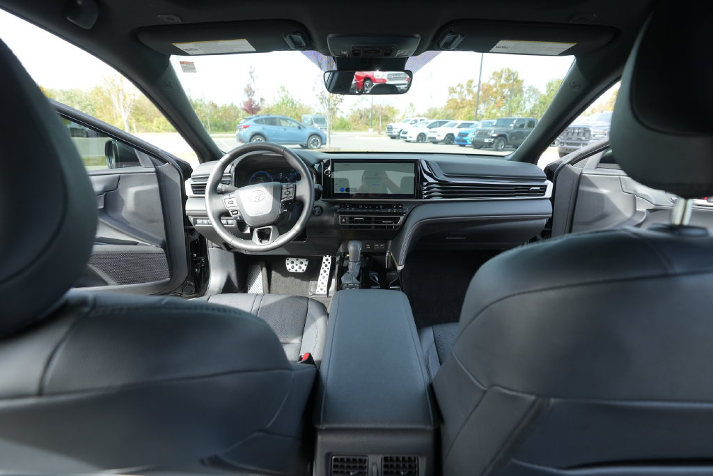 Used 2025 Toyota Camry XSE FWD image 24
