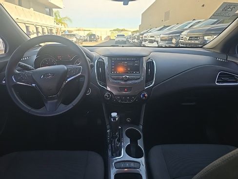 Used 2019 Chevrolet Cruze LT w/ Convenience Package image 5