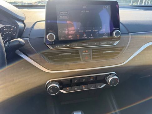 Used 2025 Nissan Altima 2.5 SV FWD image 8