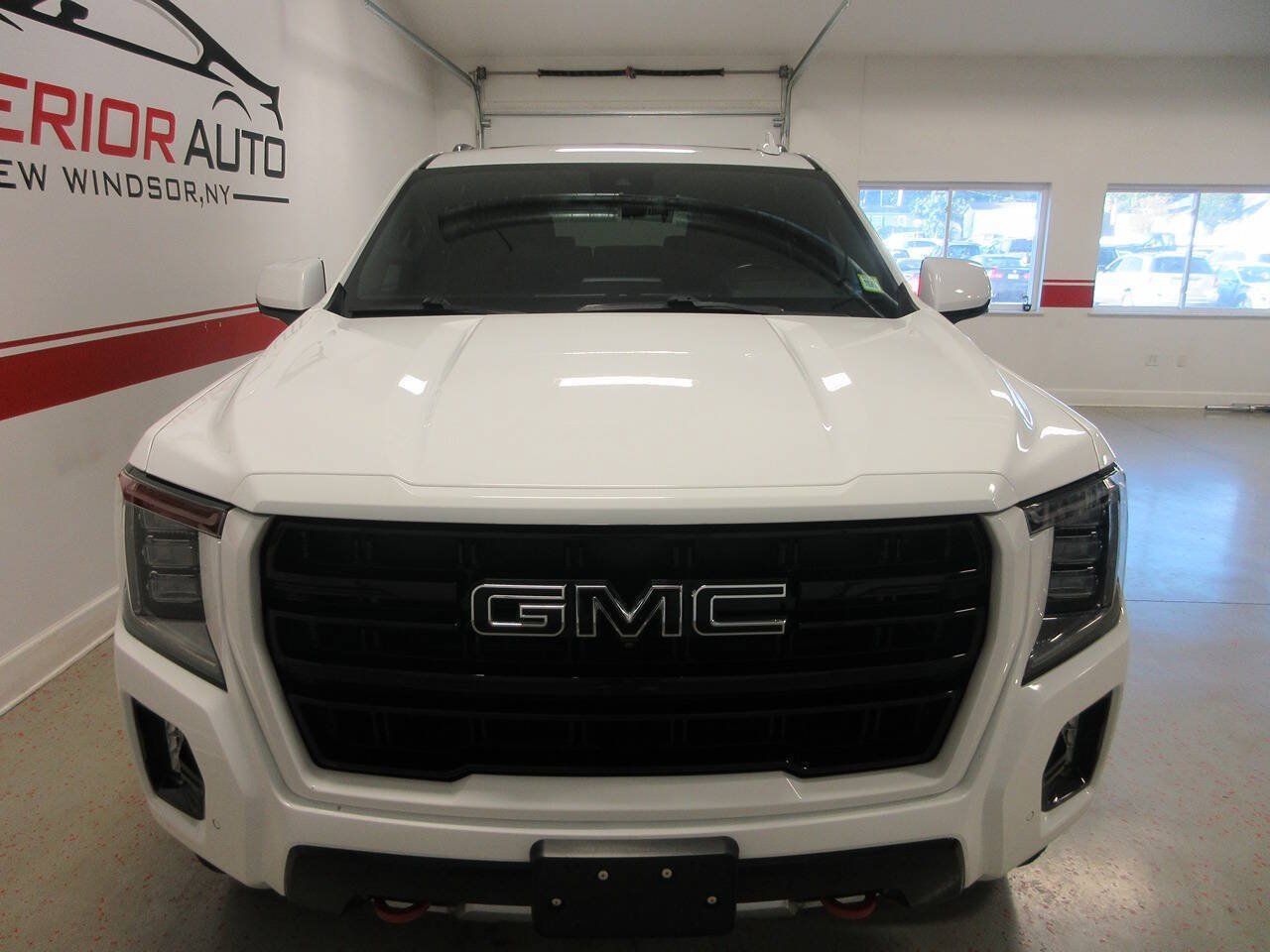 Used 2024 GMC Yukon AT4 w/ Technology Package AWD/4WD image 10