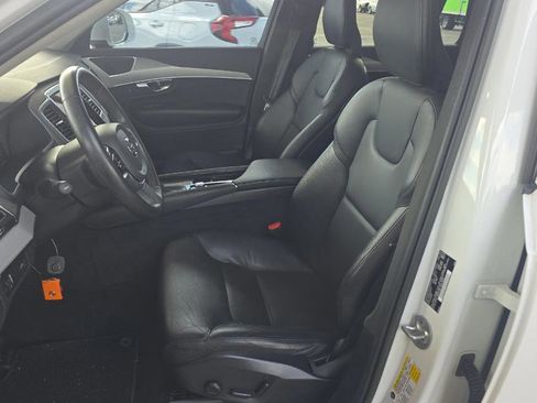 Used 2022 Volvo XC90 T5 Momentum w/ Protection Package Premier image 7