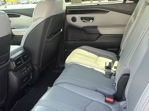 Used 2025 Honda Pilot EX-L image 29