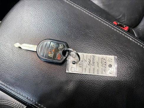 Used 2014 Ford Explorer XLT w/ Equipment Group 202A AWD/4WD image 35