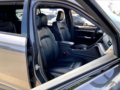 Used 2025 Jeep Grand Cherokee L Limited w/ Luxury Tech Group II AWD/4WD image 9