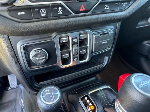 Certified 2024 Jeep Gladiator Sport AWD/4WD image 25