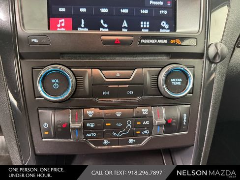 Used 2018 Ford Explorer XLT w/ Equipment Group 202A AWD/4WD image 31