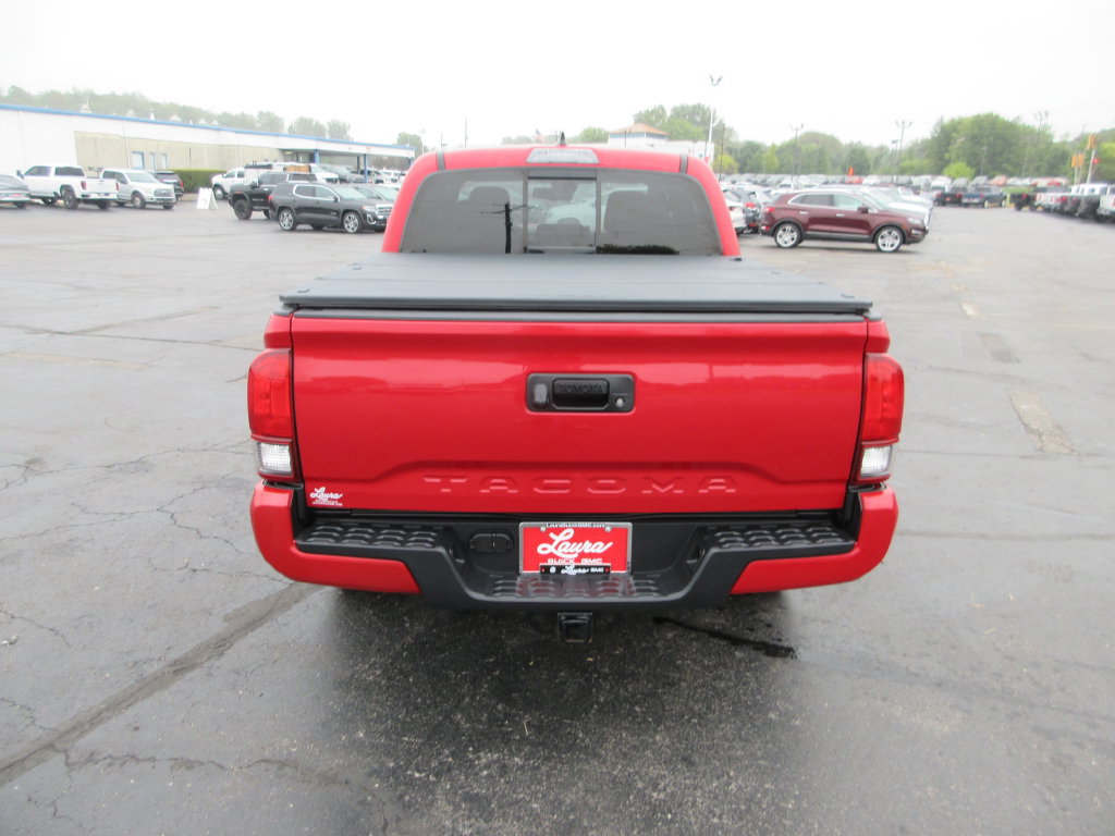 Used 2018 Toyota Tacoma TRD Sport AWD/4WD image 7