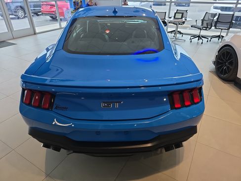 Used 2025 Ford Mustang GT RWD image 4