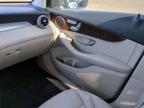 Used 2019 Mercedes-Benz GLC 300 4MATIC image 16
