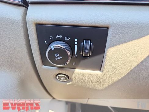 Used 2019 Jeep Grand Cherokee Limited AWD/4WD image 19