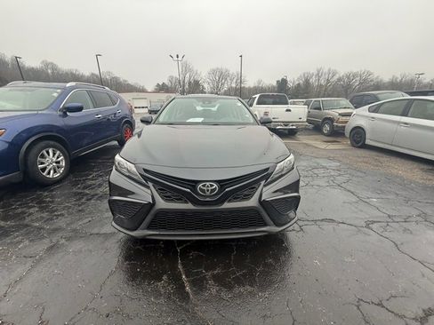 Used 2021 Toyota Camry SE image 2