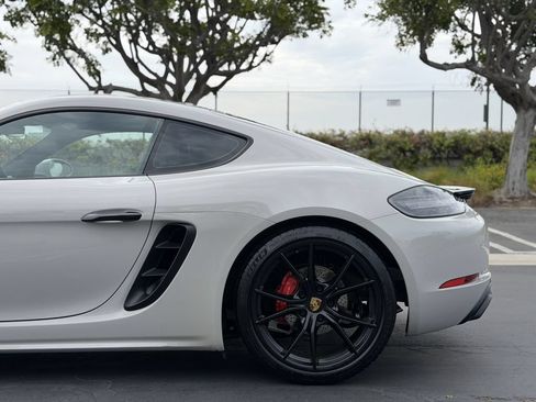 Used 2018 Porsche 718 Cayman S RWD image 10
