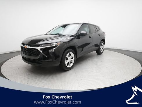 Used 2024 Chevrolet Trax LS FWD image 1