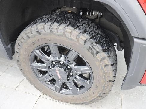 Used 2025 GMC Sierra 2500 AT4 w/ AT4 Premium Plus Package AWD/4WD image 3