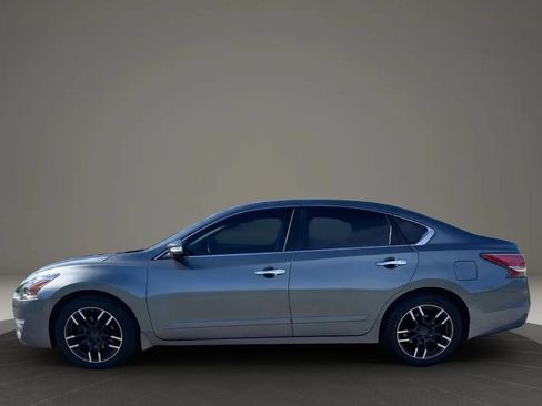 Used 2015 Nissan Altima 2.5 SV w/ Convenience Package FWD image 4