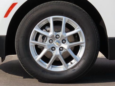 Certified 2023 Chevrolet Equinox LT AWD/4WD image 11