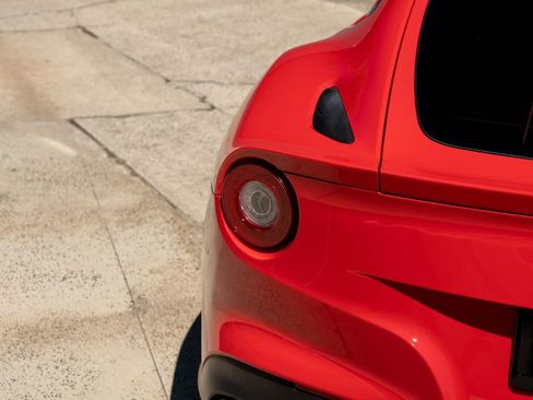 Used 2016 Ferrari F12 Berlinetta RWD image 21