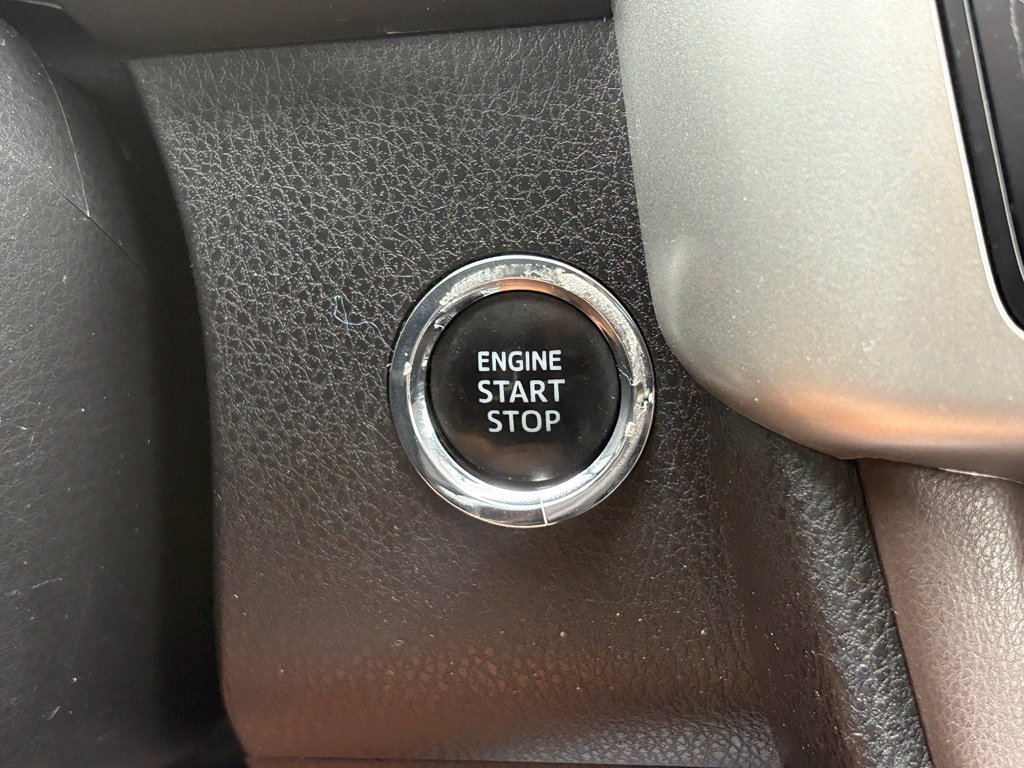 Used 2014 Toyota Highlander XLE FWD image 16
