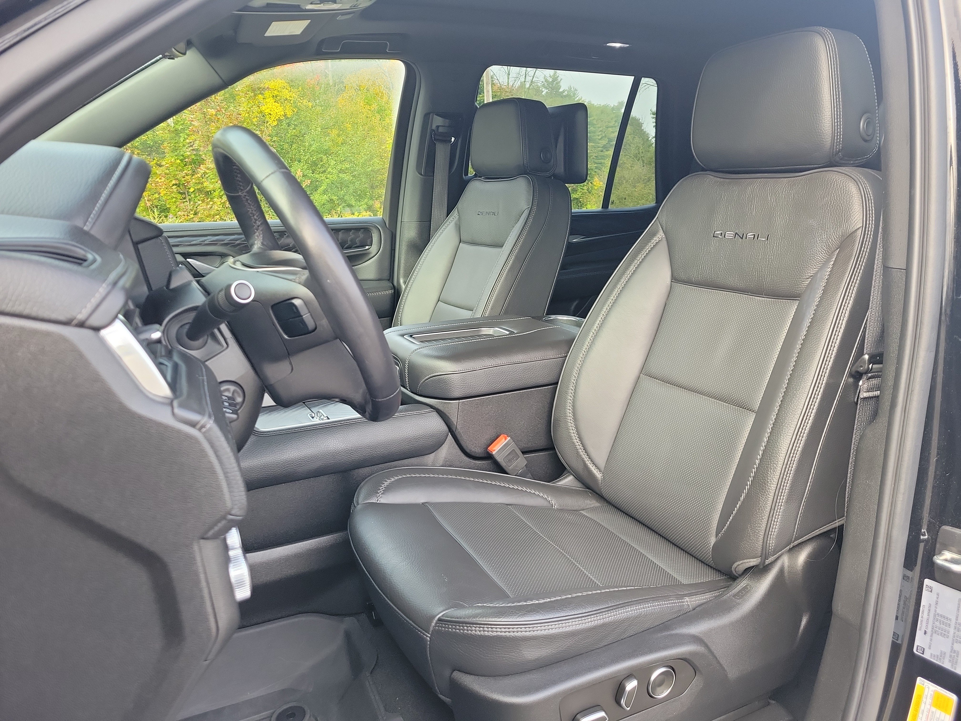 Used 2023 GMC Yukon Denali w/ Denali Reserve Package AWD/4WD image 14